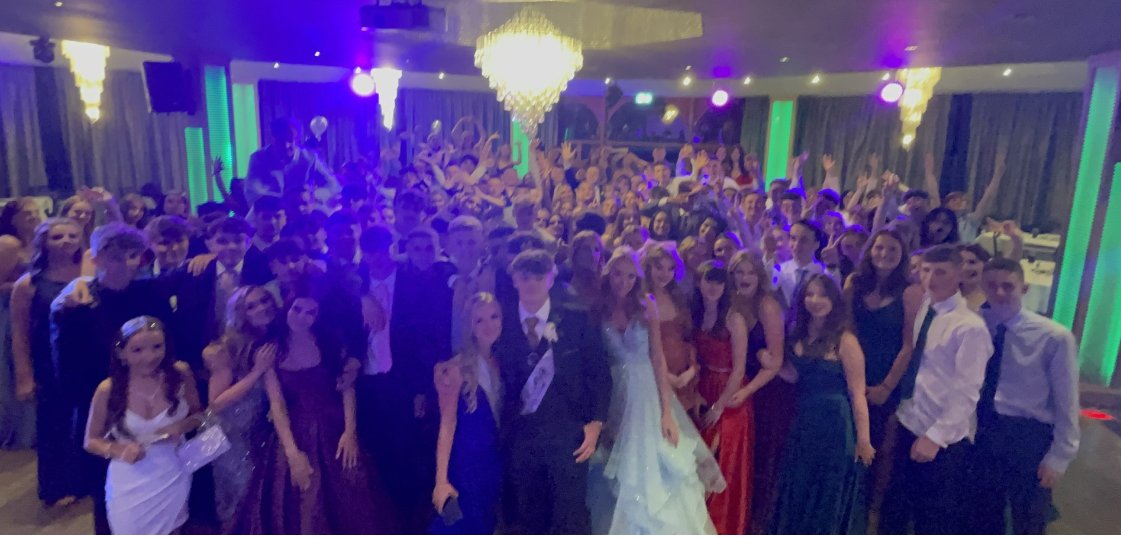 Woodrushhigh's tweet photo. Wednesday night was Year 11 Prom Night... and what a night it was! Our students were dressed to the nines and spent the evening dancing the night away!
Congratulations to Harrison B and Lily C who were nominated Prom King and Queen! https://t.co/HOJzcjBx6E