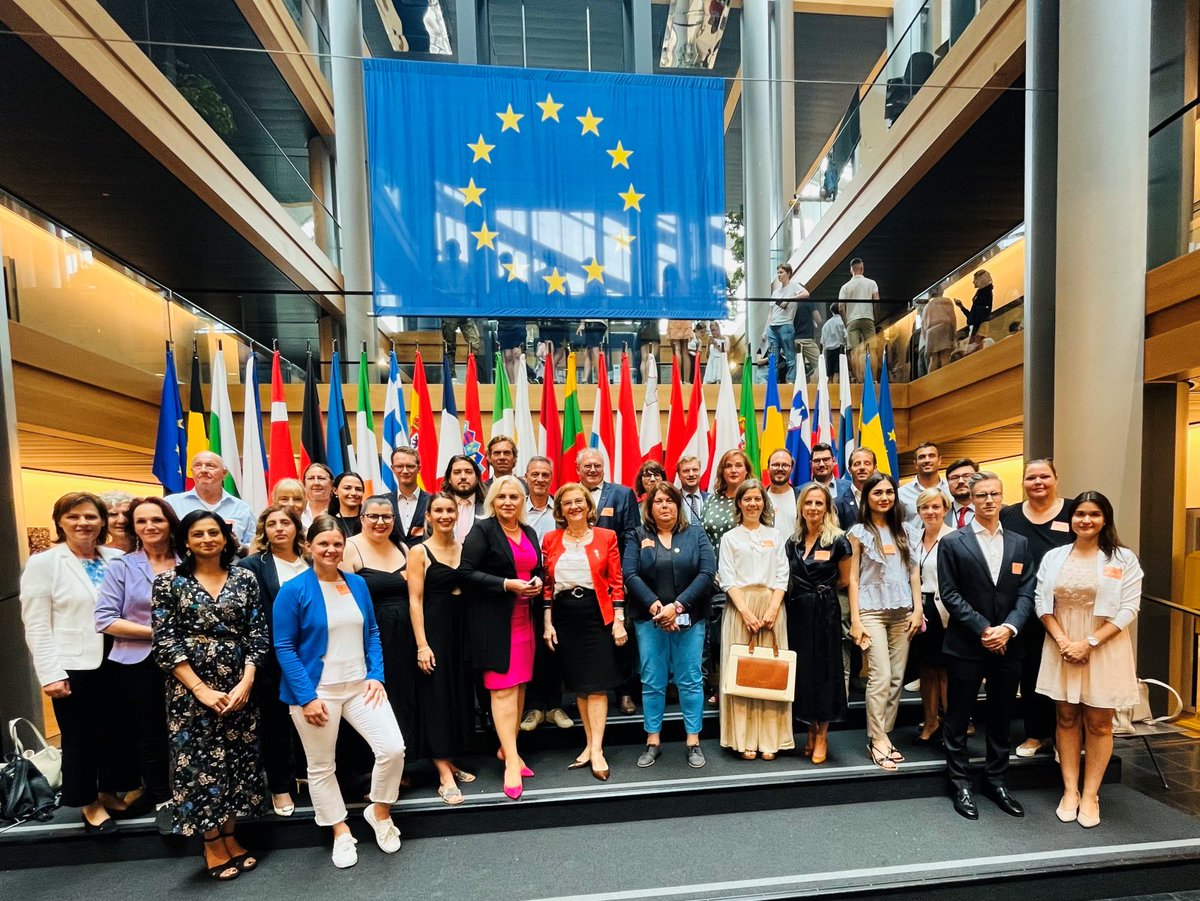 📣This week <a href="/elinmccallum/">Elin McCallum</a>, Bantani Education director,  presented the EntreComp Community at the <a href="/connectsmes/">SME Connect</a> Summit on Entrepreneurship, One-Person Companies (OPC), Self-Employment (SE) and Future of Work: EU Year of Skills - being held at the European Parliament in Strasbourg📍