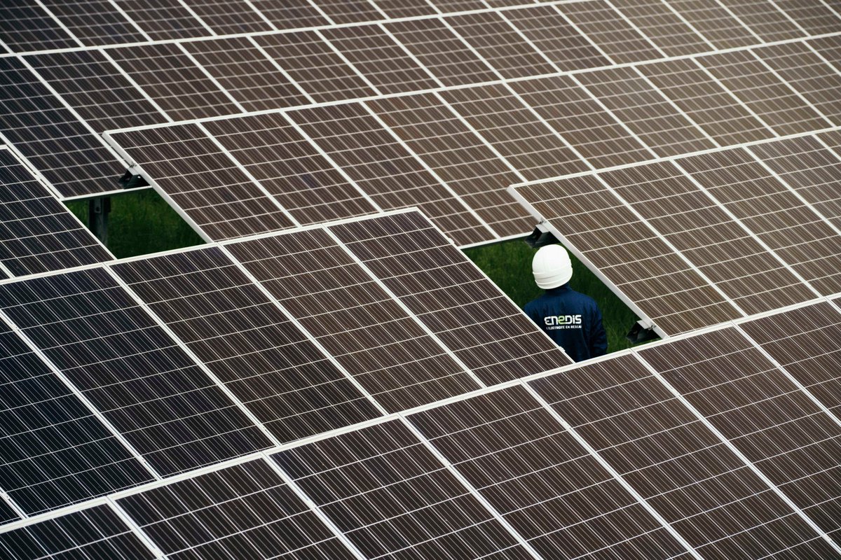 rgaraude's tweet photo. Two years ago the 🇪🇺 met with the #Fitfor55. This week has brought us closer to new targets for #Renewables, #EnergyEfficiency &amp; #Emobility

It seems everything is in place but the #grids to support these ambitions. I look forward to the @EU_Commission event with #DSOs on 7 Sept. https://t.co/uYgAj45FIe
