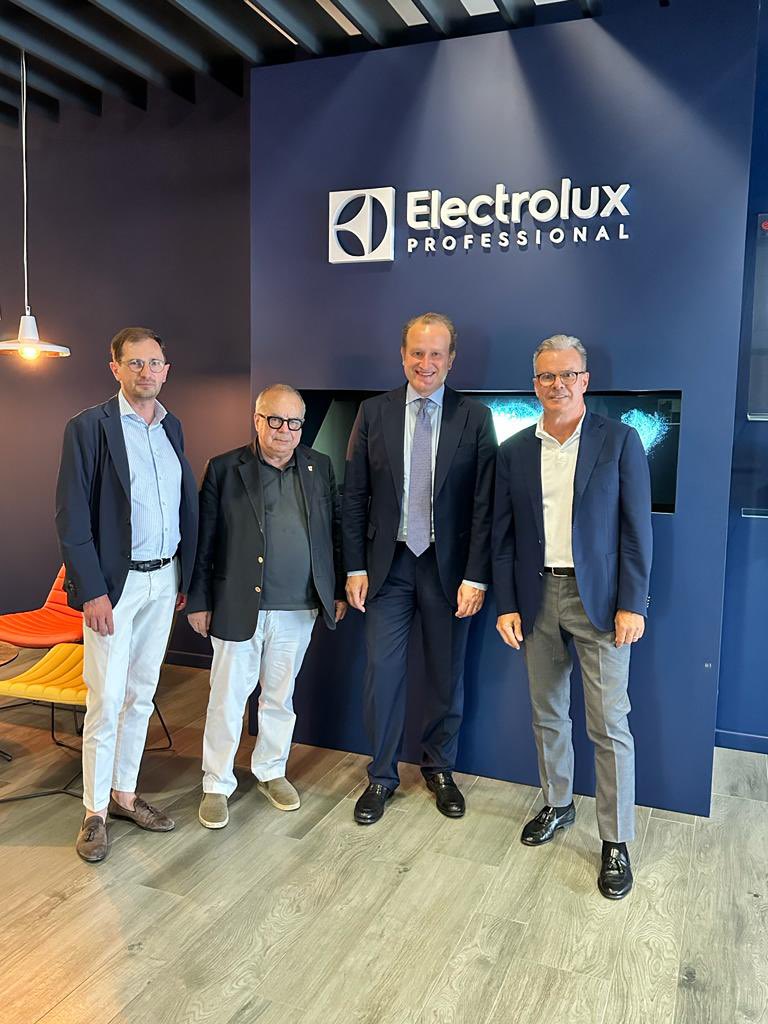 il VicePresidente per l'organizzazione e il Marketing di <a href="/Confindustria/">Confindustria</a> <a href="/AlbertoMarenghi/">Alberto Marenghi</a>, il nostro Presidente Agrusti e il nostro Direttore Generale Ciarrocchi in visita a <a href="/ElectroluxProIT/">Electrolux Pro IT</a>