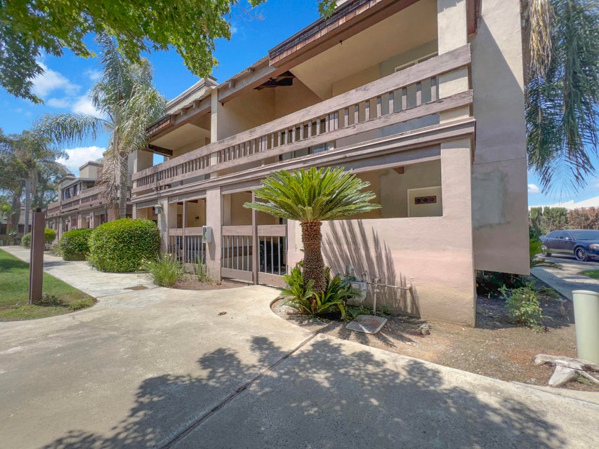 RobertCasarezJr's tweet photo. You have to see this home! 2 BD/ 2 BA in Tulare. Call/text/DM me for details.  https://t.co/QNlQ2nqjyX https://t.co/9Ir36cgVBI