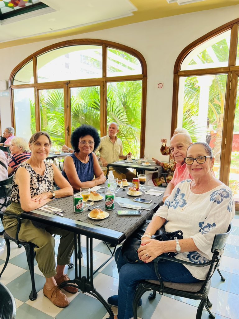 rocpresidente's tweet photo. Una vez más en el Roc Presidente, excelente encuentro de personalidades de la Cultura y la Salud!!! Son siempre Bienvenidos!!!
#cultura #memorable #CubaUnica https://t.co/8ezlY8HZo5