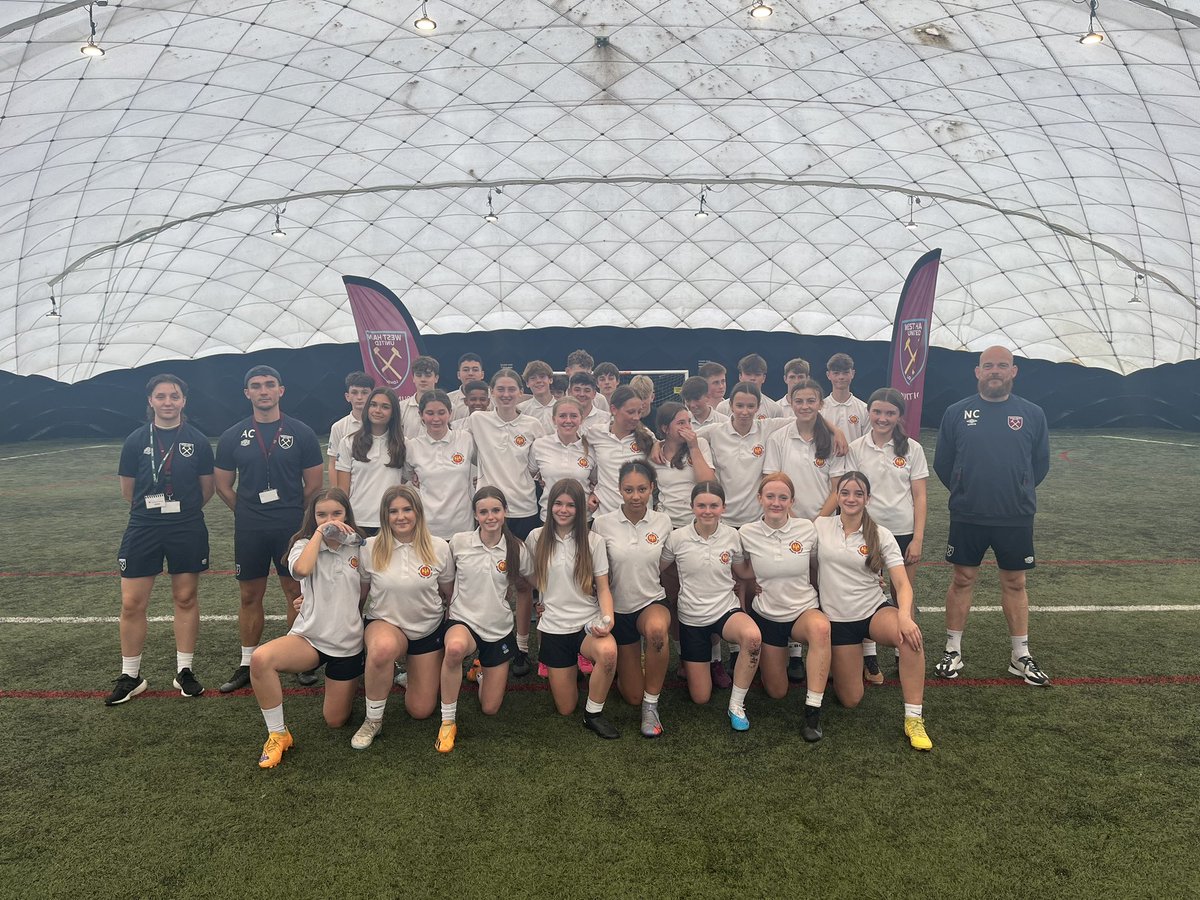 gbhssports's tweet photo. Thank you to @WHUFoundation for coming in today and coaching 80 of our top footballers! A great day and lots of fun drills! #TeamGB #Football #Teamwork 🖤💛⚽️ https://t.co/VKDwrmCYrs