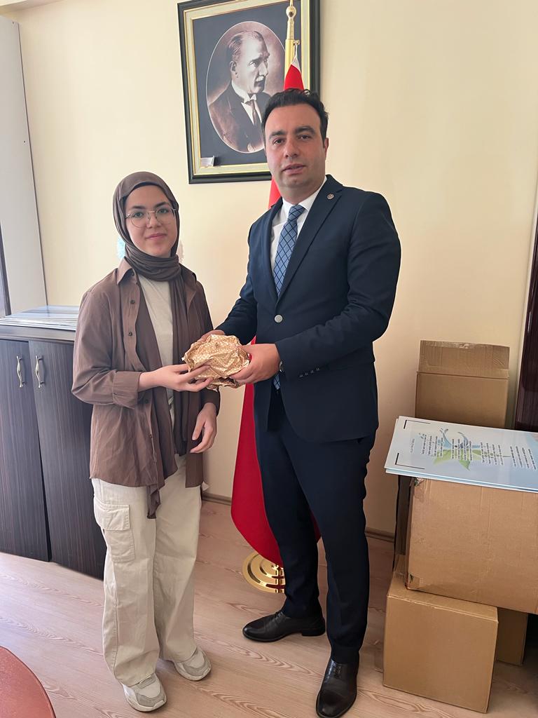BurdurIlce's tweet photo. LGS 'de  İlçemiz genelinde ilk beş sırayı alan öğrencilerimiz Kaymakamımız Sayın Erdem YENİSOY tarafından ödüllendirildi.

Ödül törenine İlçe Milli Eğitim Müdür Vekilimiz Ömer DAŞDELEN, okul yöneticilerimiz ve velilerimiz katıldılar.

Öğrencilerimize başarılar dileriz. https://t.co/pSlFuDVTtB