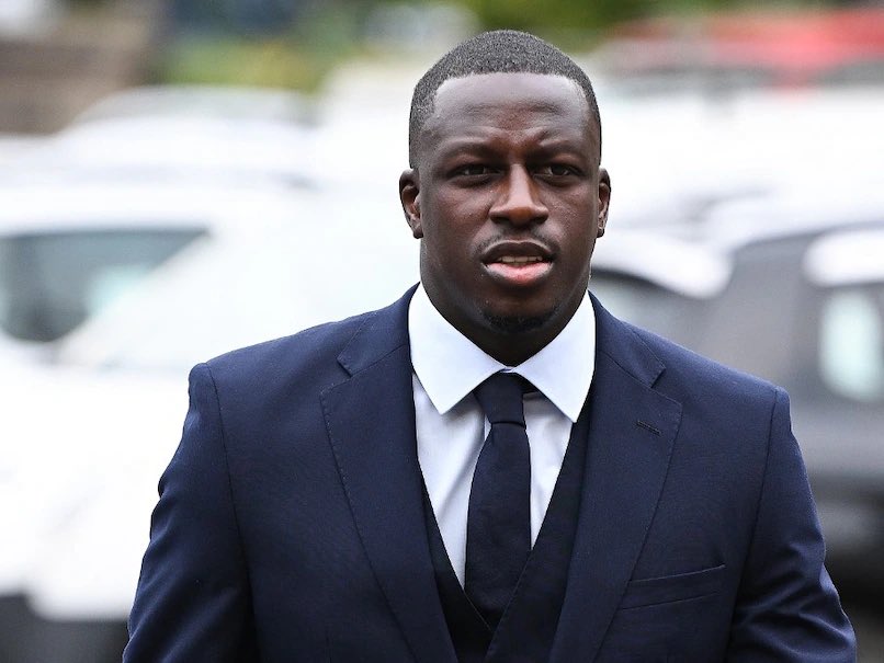 Ex jogador do Manchester City, Benjamin Mendy considerado NÃO CULPADO de violação.

Mais um homem com a carreira arruinada por falsas alegações.

Está na altura das mulheres que criam estas mentiras serem punidas!!!