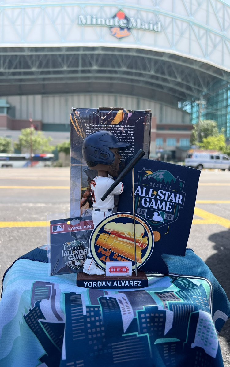 SECOND HALF STARTS TODAY! LET’S RUN A GIVEAWAY!🔥🔥

One Lucky Winner at random will be going home with a ASG pin, towel, koozie and a Yordan Alvarez Bat Flip Bobblehead! 

Just follow, RT, and tag 2 Astros Fans in the replies. Must follow to Win.Winner will be reached via DM.