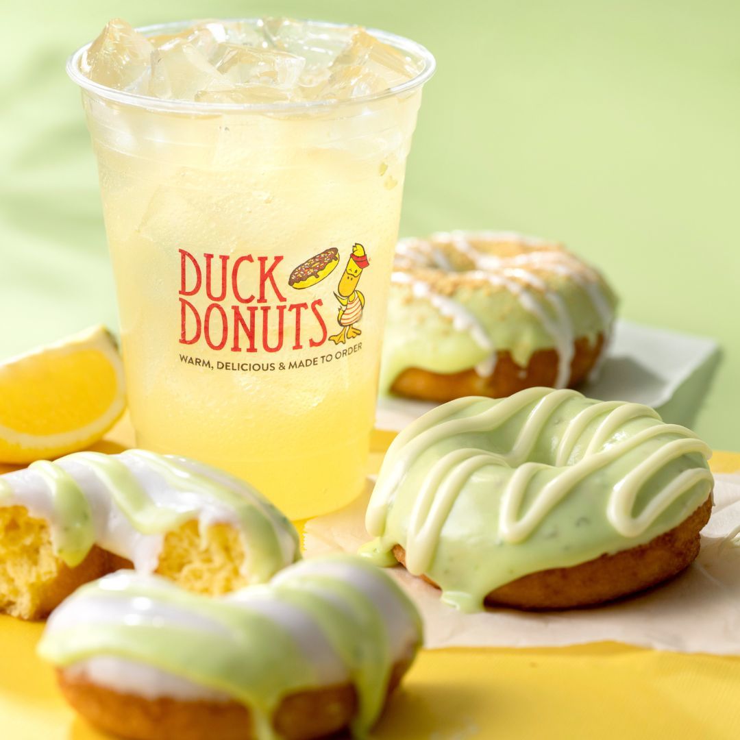 DuckDonuts's tweet photo. It's feature flavor Friday but let's be honest, Lemon๐ and Key Lime๐ are our flavors of the Summer! Have you tried our Key Lime icing or our Original Lemonade yet?
#featureflavorfriday #keylimepie #lemonade #duckdonuts https://t.co/57eH6Jnl9P