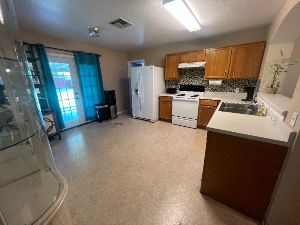 AdamInAustinTX's tweet photo. Check out this  Del Valle flip! This property was the cheapest property to sell in this neighborhood in over 2 years!  #Austinflip #78617 #Austinfixerupper #RealEstateInvesting #FixAndFlip #FlippingHouses #InvestmentProperty #Fixerupper #adaminaustin #adaminaustintx https://t.co/lBaoZnrjPI