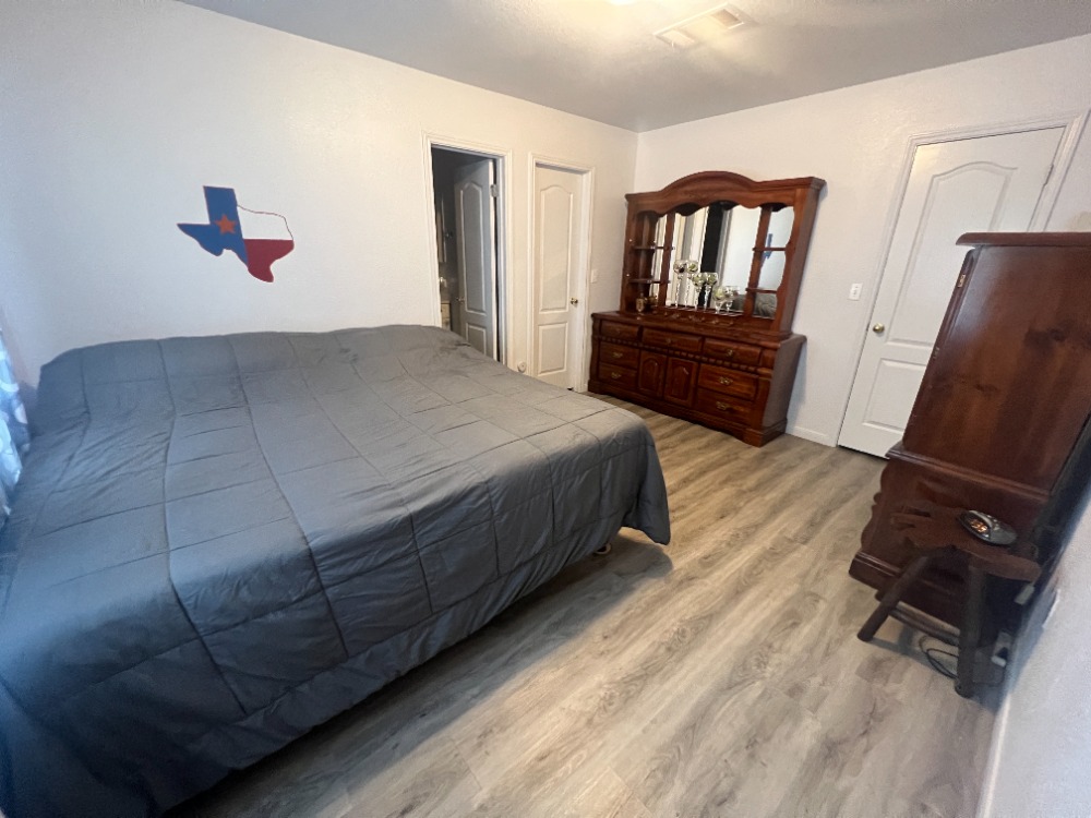 AdamInAustinTX's tweet photo. Check out this  Del Valle flip! This property was the cheapest property to sell in this neighborhood in over 2 years!  #Austinflip #78617 #Austinfixerupper #RealEstateInvesting #FixAndFlip #FlippingHouses #InvestmentProperty #Fixerupper #adaminaustin #adaminaustintx https://t.co/lBaoZnrjPI