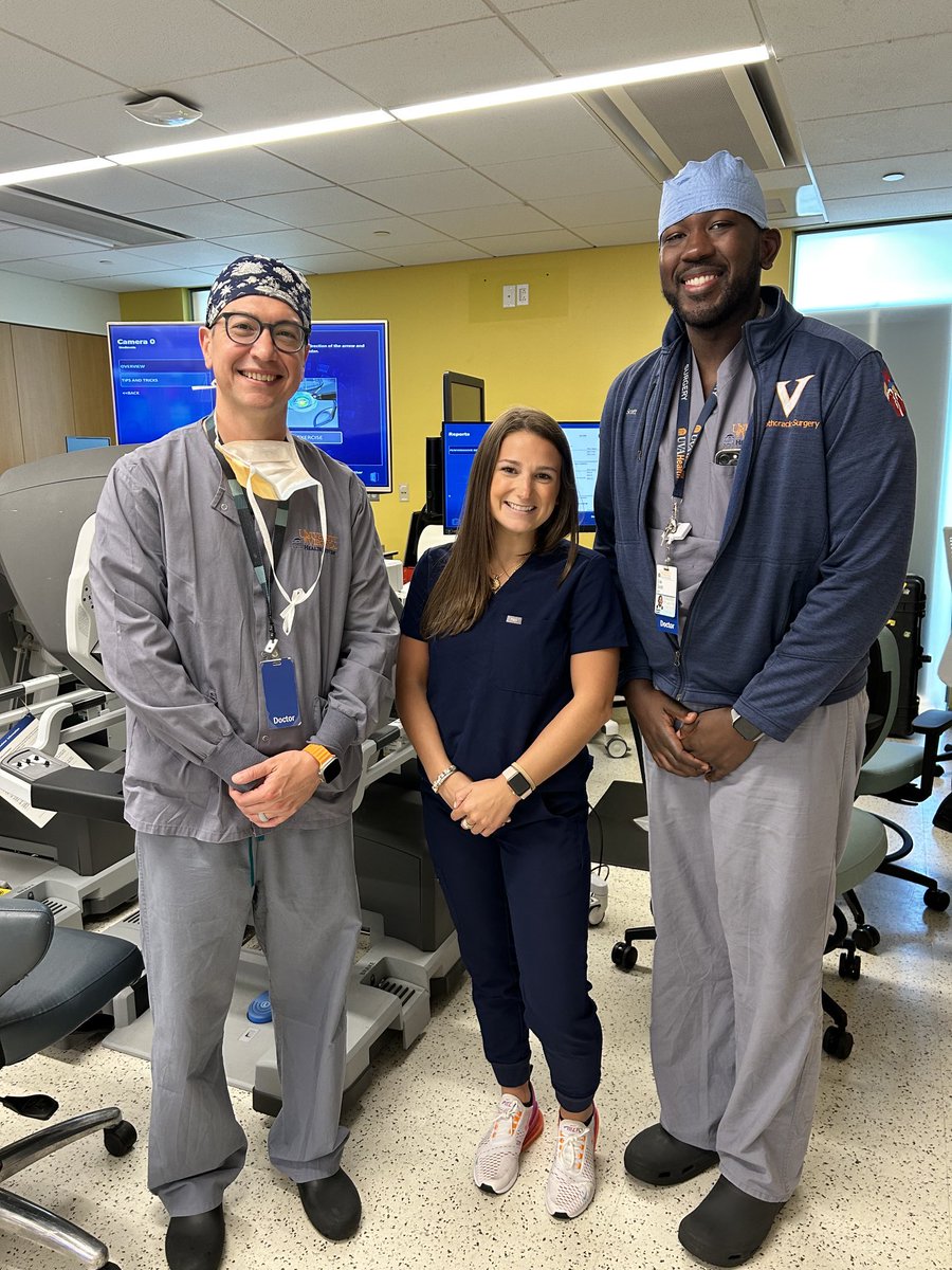OPreventzaMD's tweet photo. This is such an amazing opportunity for residents @Docs_R_Us @UVA_TCV_Surgery @uvahealthnews @CardioUva @UVASurgery to learn Thank you @IntuitiveSurg for the support ! https://t.co/Q3RmStrfj8