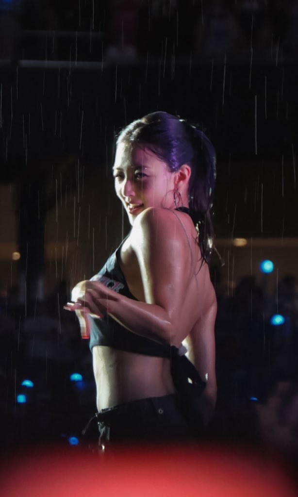 Park Jihyo from <a href="/JYPETWICE/">TWICE</a>, being THE ACE of the Kpop industry ~ a thread