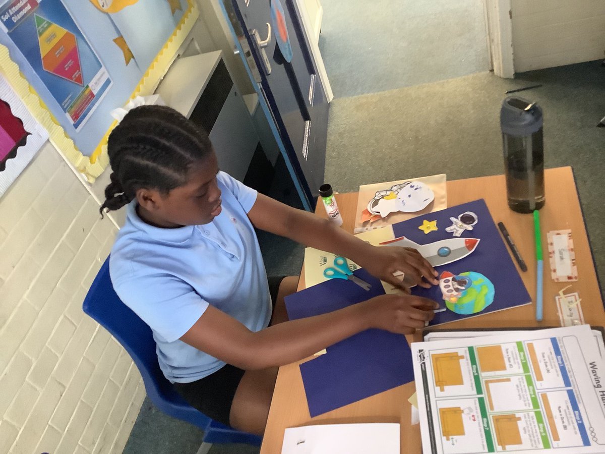 Some hard work in our DT lessons finishing off our pop up books all about space! 🦊🚀