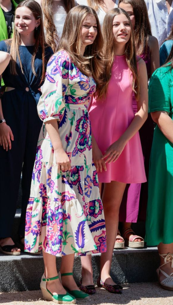 BellezaPTY's tweet photo. La Princesa Leonor y la Infanta Sofía, con 'cut out' y 'barbicore' - https://t.co/3UFY5NDTqN https://t.co/1UnzFvSW9r