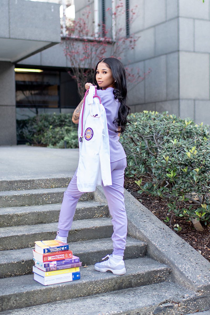 _taysig's tweet photo. I been balling so damn hard, I graduated from LSU (again) ๐คญ
May I reintroduce myself? Itโs TaySig BSN,RN๐๐
#2peat #yourfavenurse #futureDNP #wantedtoknowwhatiddoifididntwin #iguesswellneverknow https://t.co/qJXRHE8tte