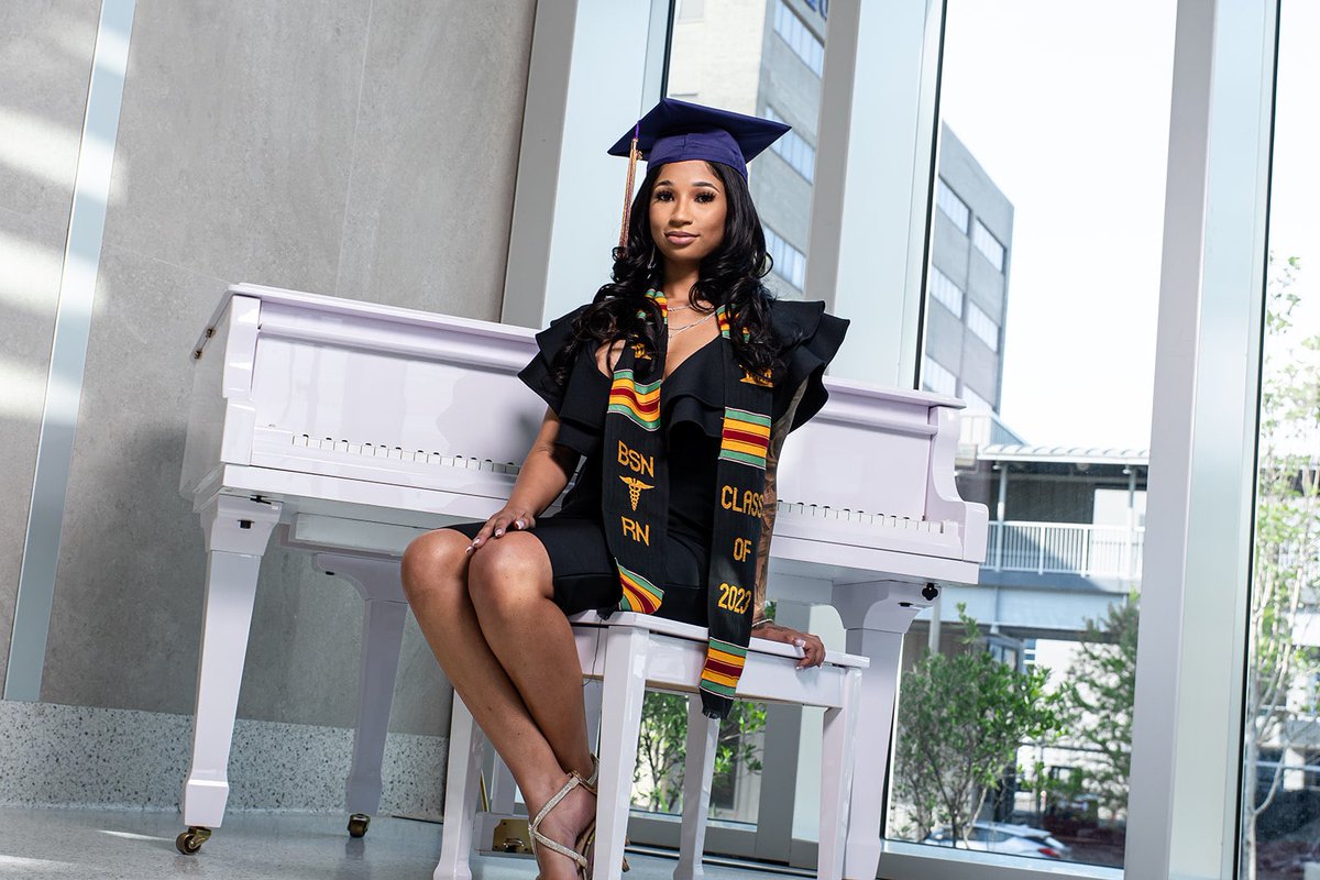 _taysig's tweet photo. I been balling so damn hard, I graduated from LSU (again) ๐คญ
May I reintroduce myself? Itโs TaySig BSN,RN๐๐
#2peat #yourfavenurse #futureDNP #wantedtoknowwhatiddoifididntwin #iguesswellneverknow https://t.co/qJXRHE8tte