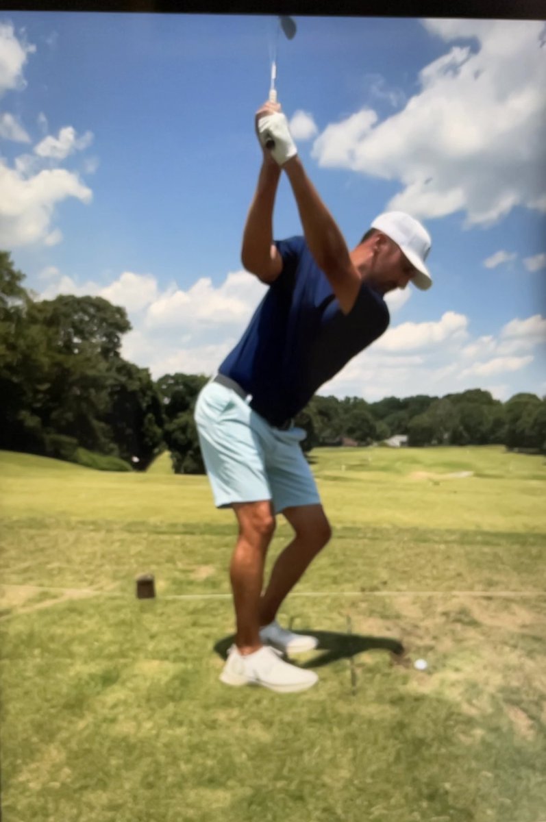 Nickolgolf's tweet photo. Which limited his ability to make a full turn. See left image, now mint on the right. #fullturn #tightdraws #golf #golflesson #golfcoach #robinhood https://t.co/CLd16PyBv1