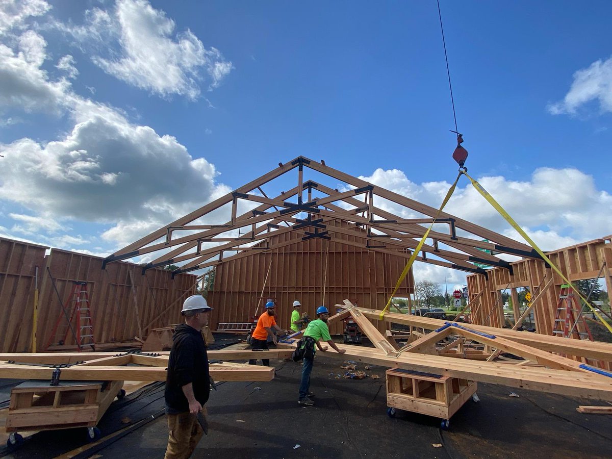 Exciting construction of Minit Mart in Ridgefield, WA! (12) unique-profile trusses, designed and crafted by WWS, make this flagship store a masterpiece. Remarkable team effort with Colf Construction, Rossi Construction, SGArchitecture, and James Pierson, Inc.