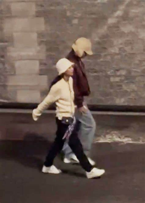 taenniefacts's tweet photo. Taehyung wearing the same foundrae necklace, we got his autograph, he walked with his manager, Jennie posting her same fit plus we got a video of them walking together, there is no more proof we need to give ya'll. If you wanna be delulu then be delulu Taennie is real. https://t.co/8RWdmtRKi5