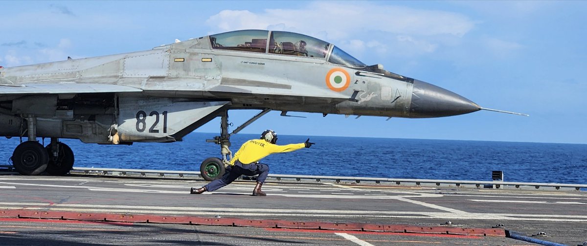 RAFIndia_'s tweet photo. INS Vikramaditya 🥵🥵

Indian Navy Mig-29K Fighter Jet ready to take off. https://t.co/VgRY580l8Z
