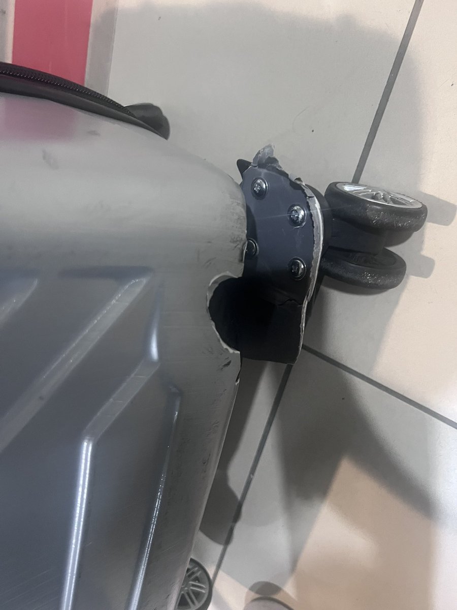 iamdjcarlos's tweet photo. @TurkishAirlines Hello again! What’s the deal? You just closed my case saying the baggage was already damaged. If it was where’s the proof? And if there was damage to this extent how did you accept it? @TK_HelpDesk https://t.co/Ru0oFhkFd1