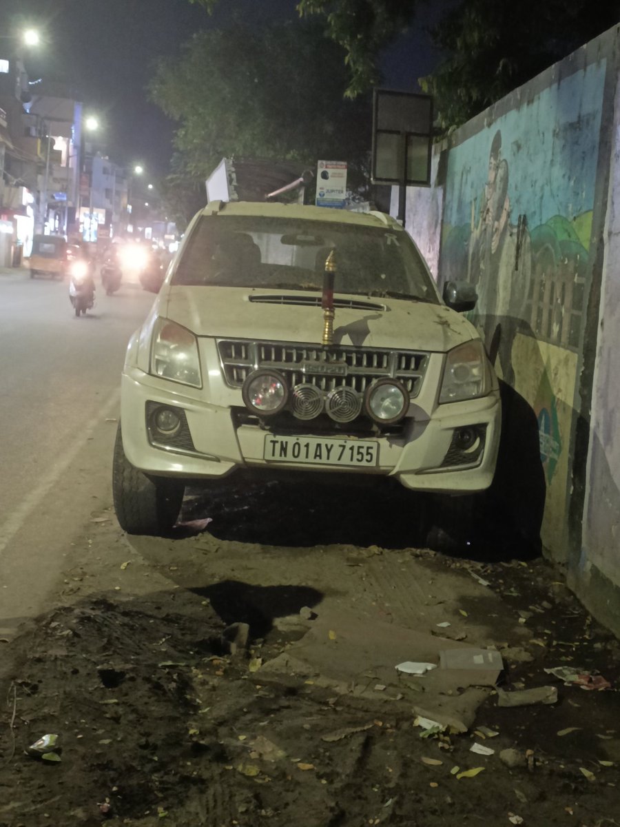 madhesmail's tweet photo. @ChennaiTraffic @che Thanks for the Actions, 
Why this vehicle not removed from the footpath, and left for more than 2 months, It's just opposite the school.
Location: Perambur, Paper Mills Road, Opposite to Left side of K1 police station, Time : 8pm,
@che https://t.co/aK1Skk32Cx