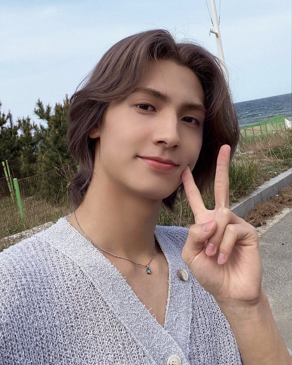 let me stay by your side 🌊🌿
#VillainSelcaDay #XdinaryHeroes #Jooyeon #주연 #VSD