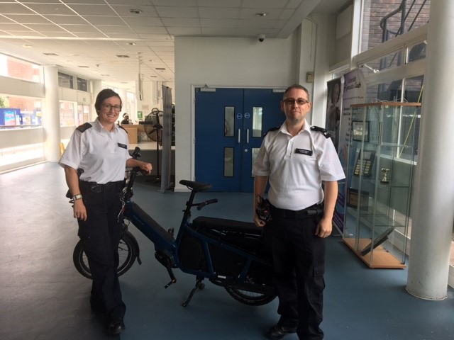 _Micromobility_'s tweet photo. (1/2) People  🩷 our #ecargobikes so much they’re nicking them😱BUT thx to @metpoliceuk Constables Kev &amp; Carina for working w/us, we got it back😎TYSM for getting our #bike back! #emicromobility #sustainabletravel #cyclingTwitter #ebiketrial @ITSLeeds @CREDS_UK @uniofbrighton https://t.co/7d1LJxy8RN