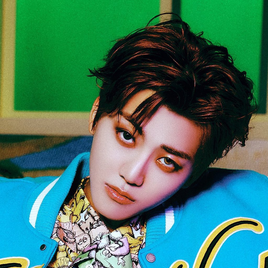 재민이 진심 깔롱 전문가이심..
얼굴보느라 저 거지같은 패턴의
셔츠따윈 보이지 않게 만드는 남자임..