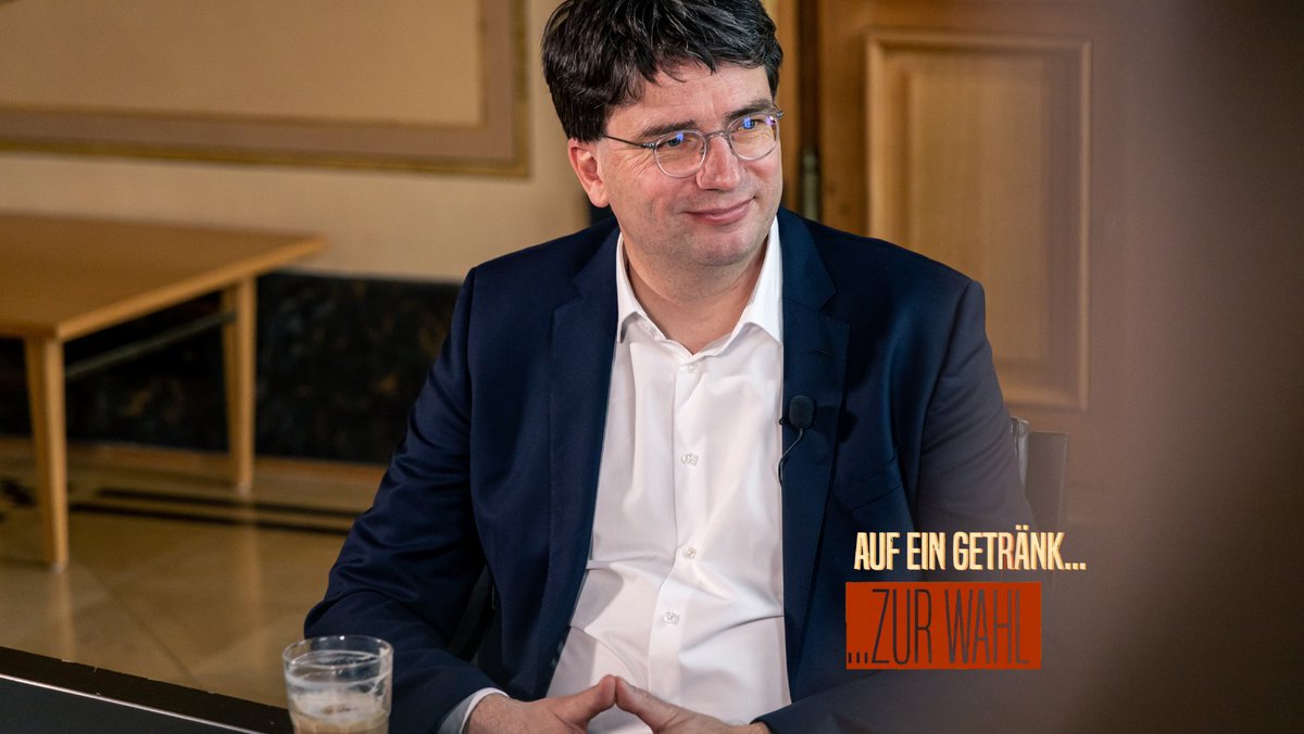 „Ein Getränk zur Wahl“ - heute mit <a href="/FlorianvonBrunn/">Florian von Brunn</a>, Landes- und Fraktionsvorsitzender <a href="/BayernSPD/">SPD Bayern</a> @BayernSPD_Lndtg im Gespräch mit Antonia Kainz, KLJB-Landesvorsitzende 🎬 Nächste Woche ist Staatsminister <a href="/HubertAiwanger/">Hubert Aiwanger</a> (FW) am Start😉 #wahlzeit #ltwby23 youtu.be/P_UuN7sy0n8