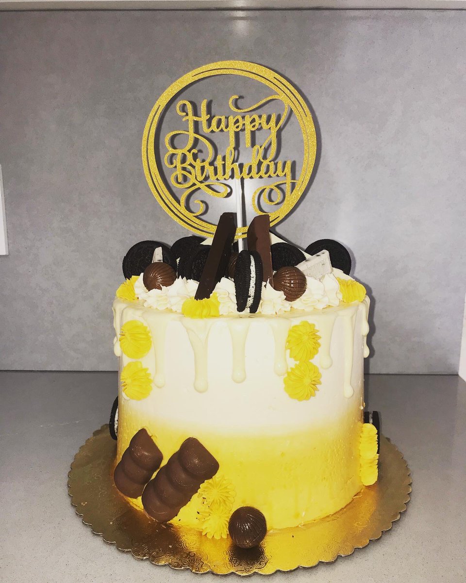 DIsBakeryCater's tweet photo. Lemon and Vanilla layer cake in buttercream icing and Chocolate Decor.                                          #disbakeryandcatering #Birthdaycake #Lemon #Vanilla #chocolate #chefrashidasampson https://t.co/7pe3wKyoWY