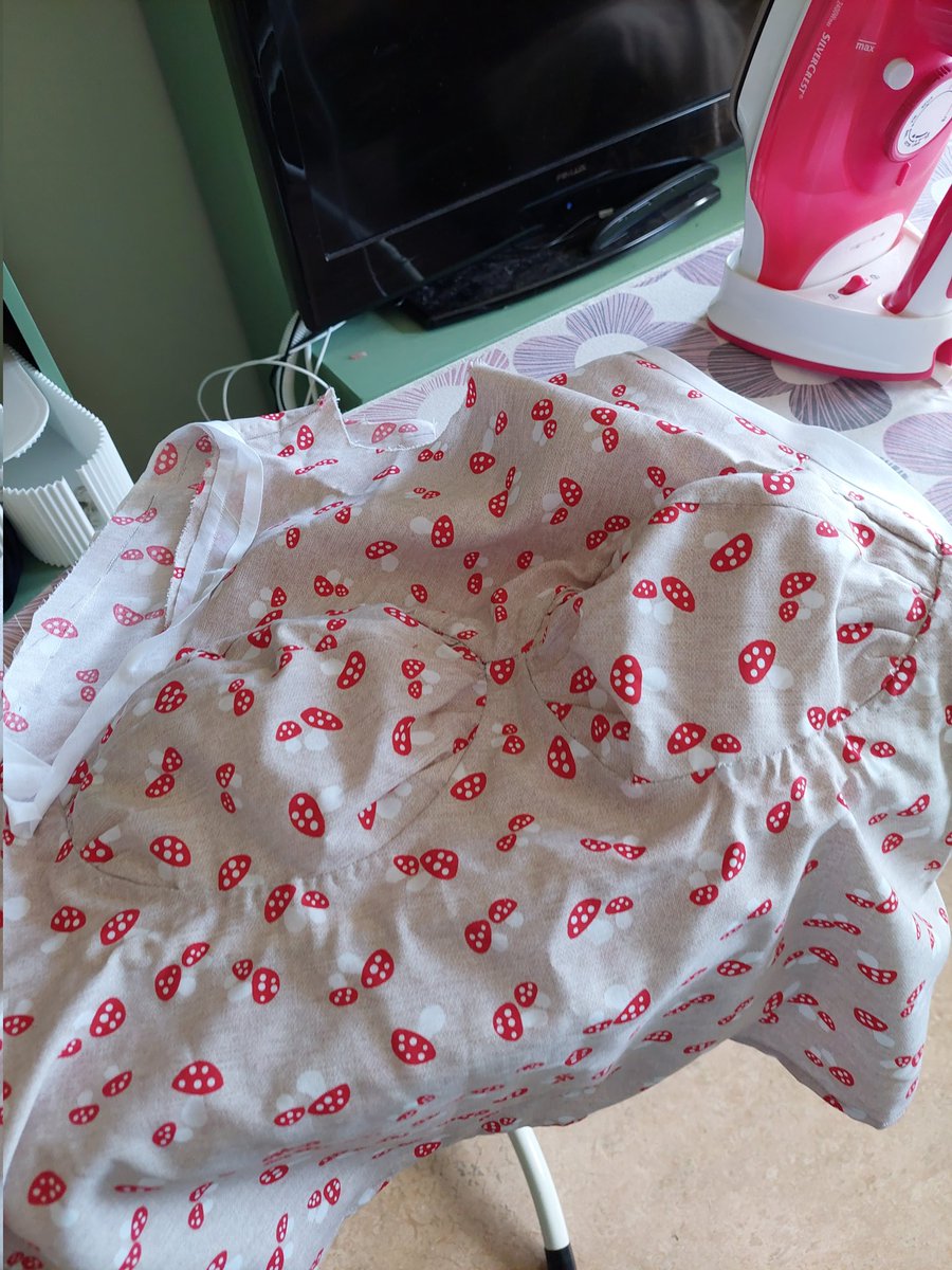 I hope this one turns out well. It's my first attempt to make something bra like >~< #bramaking #sewing #crafting #ironing