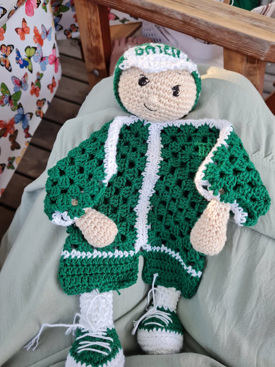 CarinaEMC's tweet photo. Lyckades virka en hammarby docka , ganska nöjd. 😉 https://t.co/OMPZ60VIl9