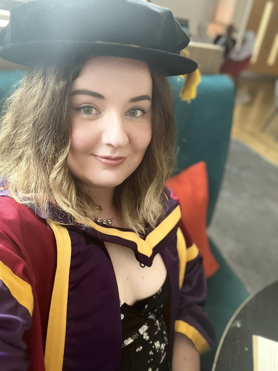 Today I graduated my PhD AND my first paper came out! doi.org/10.1093/nar/gk…