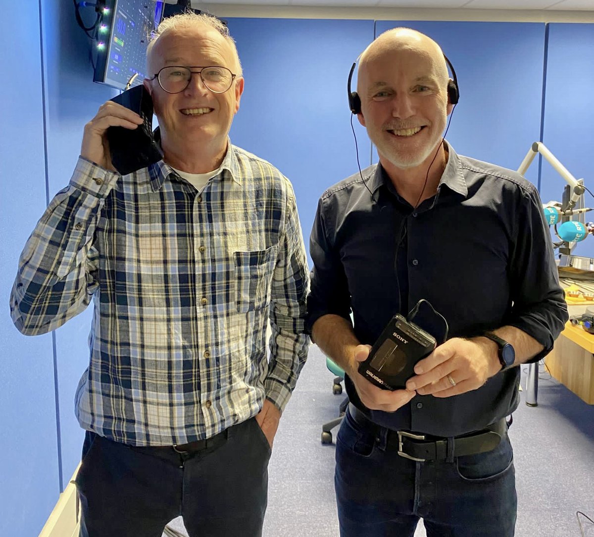 I really enjoyed being interviewed on #RTE's Ray D'Arcy Show by the great man about Computer &amp; Communications Museum that I curate. Photo shows Ray using a 1980 Sony #Walkman &amp; me using 1980s #Motorola mobile phone(aka 'Brick') <a href="/insight_centre/">Insight Research Ireland Centre</a> <a href="/galwayDSI/">Data Science Institute @ University of Galway</a> <a href="/uniofgalway/">Ollscoil na Gaillimhe | University of Galway</a> <a href="/RadioRayRTE/">Ray D'Arcy Radio</a>