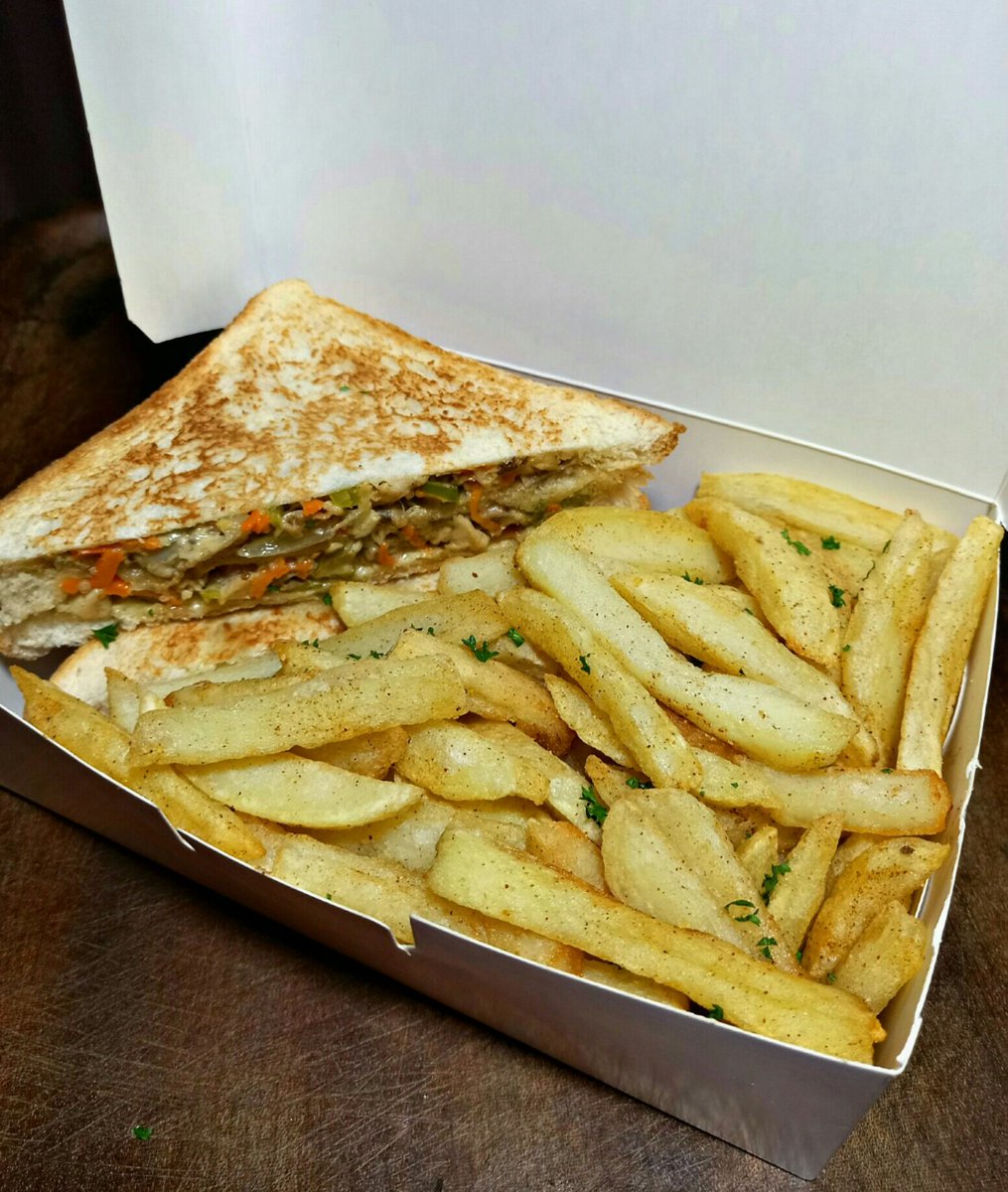 foodaffairZW's tweet photo. This right here will High Five your Tongue, Handshake your Taste Buds &amp; give your Tummy a Warm Hug 😁😋 
Order yours here https://t.co/Li0loRTFCk 
Or WA, SMS, Call 0773973693 for a Harare CBD &amp; surrounding areas delivery. 
#SandwichesAreForWhenever 
#SecureTheBox https://t.co/KHpxZrhm1q