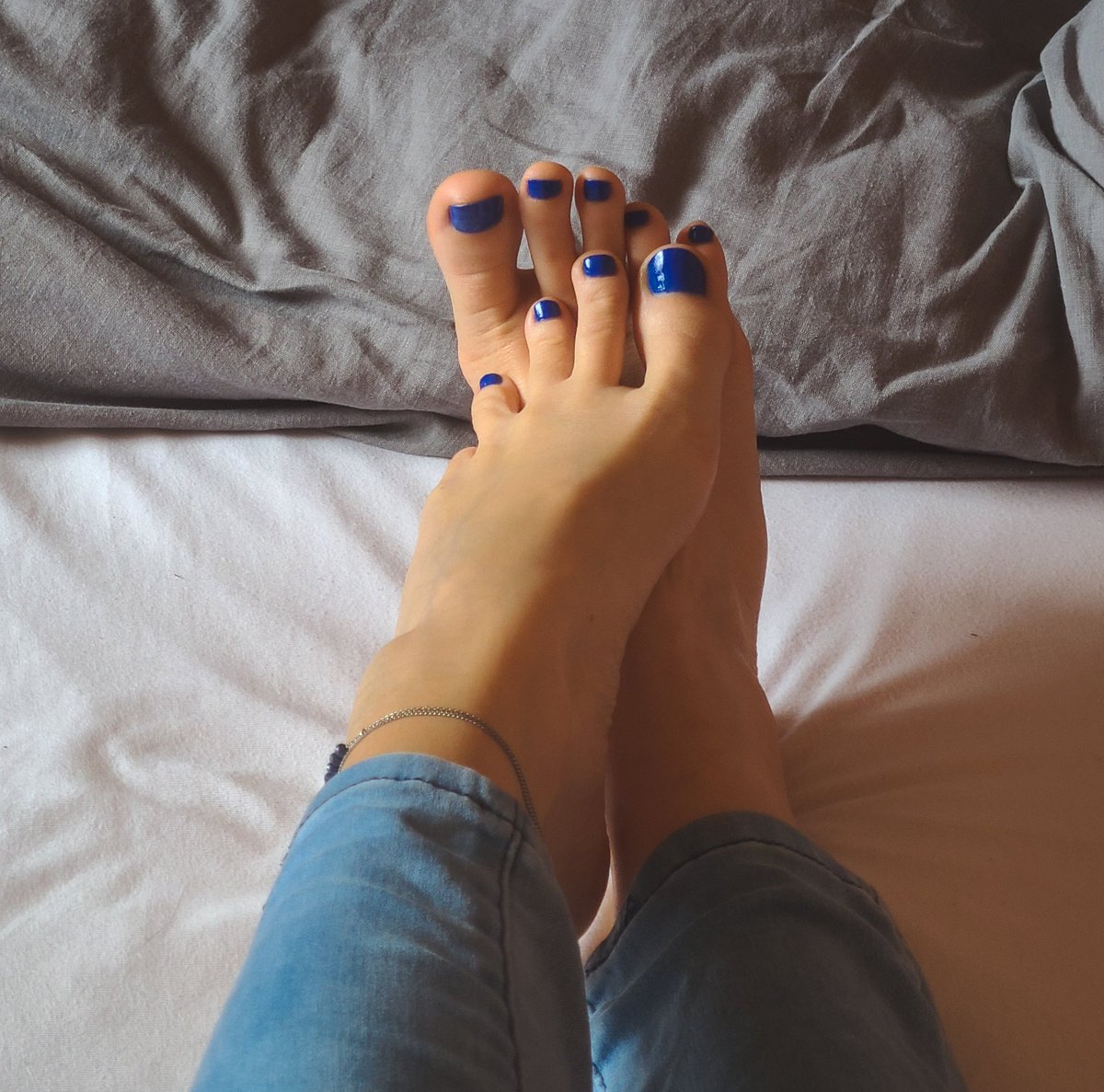 FairyToes03's tweet photo. 🇲🇫 La douceur de mes pieds vous attire, n'est-ce pas ? Chaque détail est une invitation à la tentation... N'oubliez pas de liker et de partager si vous aimez. Pour en voir plus, venez sur OF 🩵🤍

🇬🇧 The softness of my feet draws you in, doesn't it? Every detail is an invitation to temptation... Don't forget to like and share if you enjoy. If you want to see more, don't hesitate to contact me on OF

https://t.co/TaHOhIb9op

#feet #girlsfeet #feetgirls #women #girls #longtoes #spreadtoes #toes #toerings #teens #teen #whitetoes #feet_lover #feetcontent #feetpicsforsales  #feetfetiche