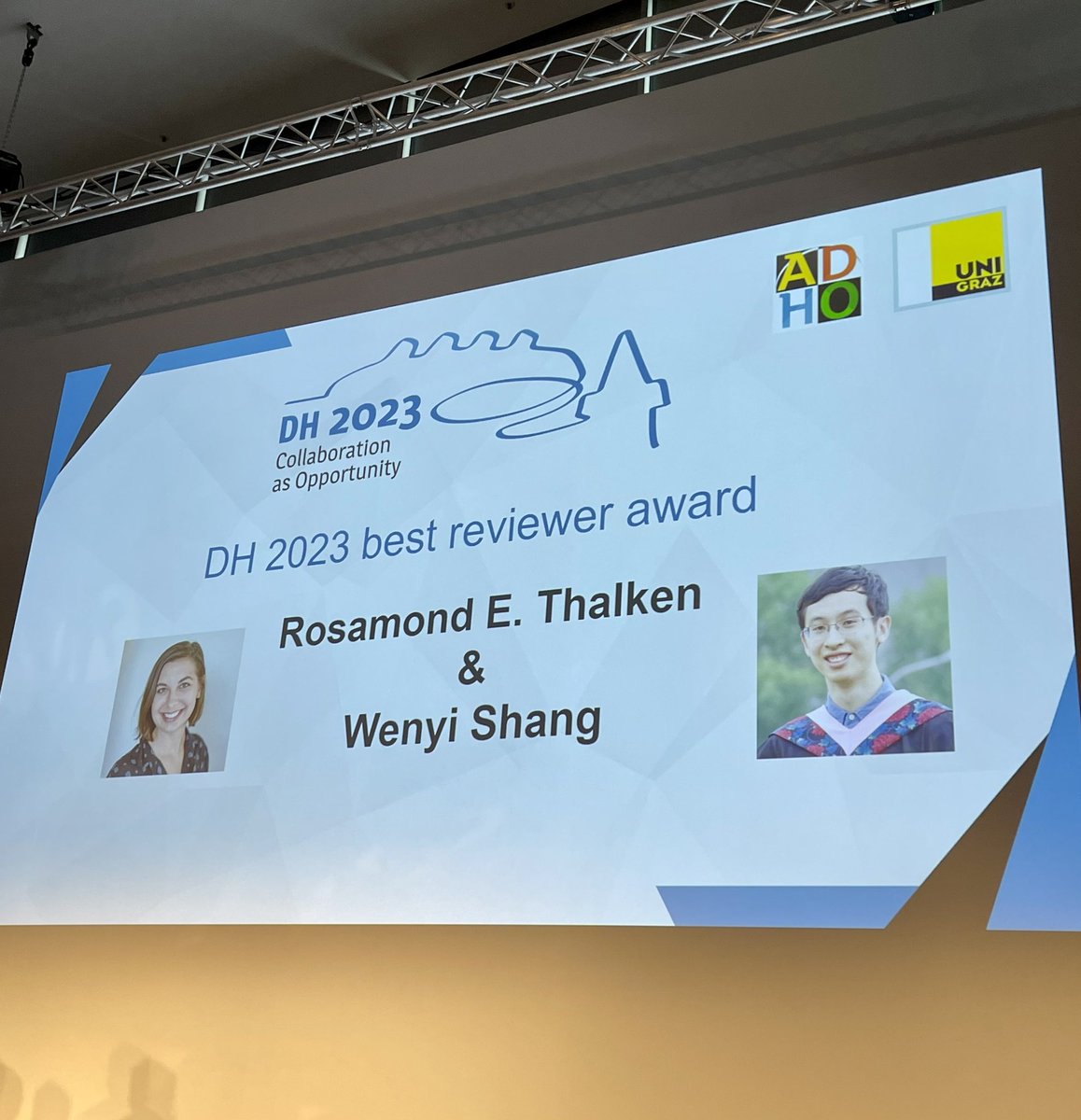 The winners of the 2023 Best Review Award are announced at the closing ceremony of @DH2023Graz by our Pc co-chairs #dh2023