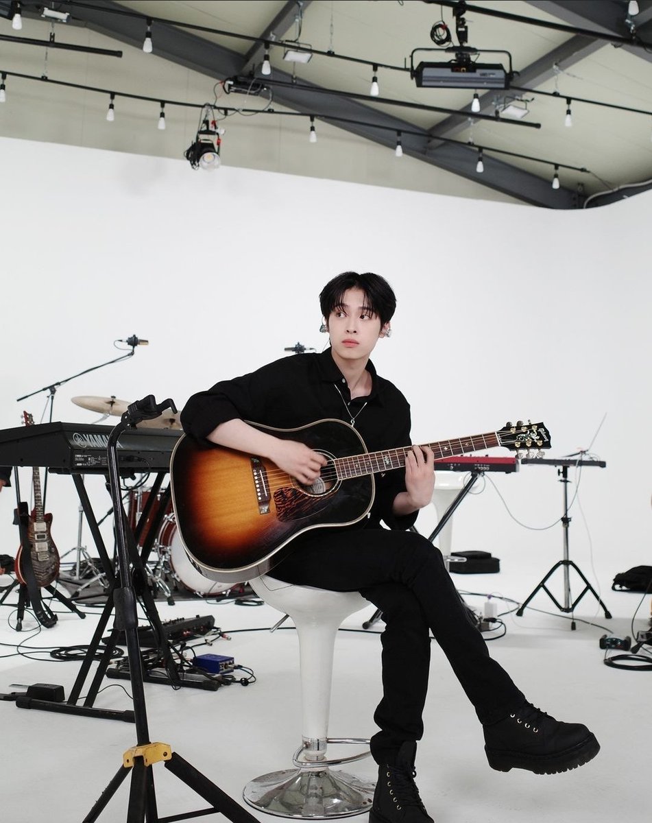 he's serenading to me 🩷🤭

<a href="/XH_official/">Xdinary Heroes</a> #XdinaryHeroes #VSD #villianselcaday #Gaon #엑스디너리히어로즈 #가은