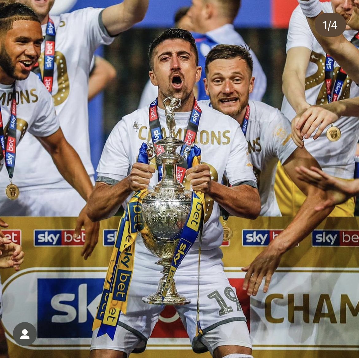 lottielufc8's tweet photo. Happy retirement pablo, absolute Leeds legend 💙🤍💛 https://t.co/V7FgRd6NcH