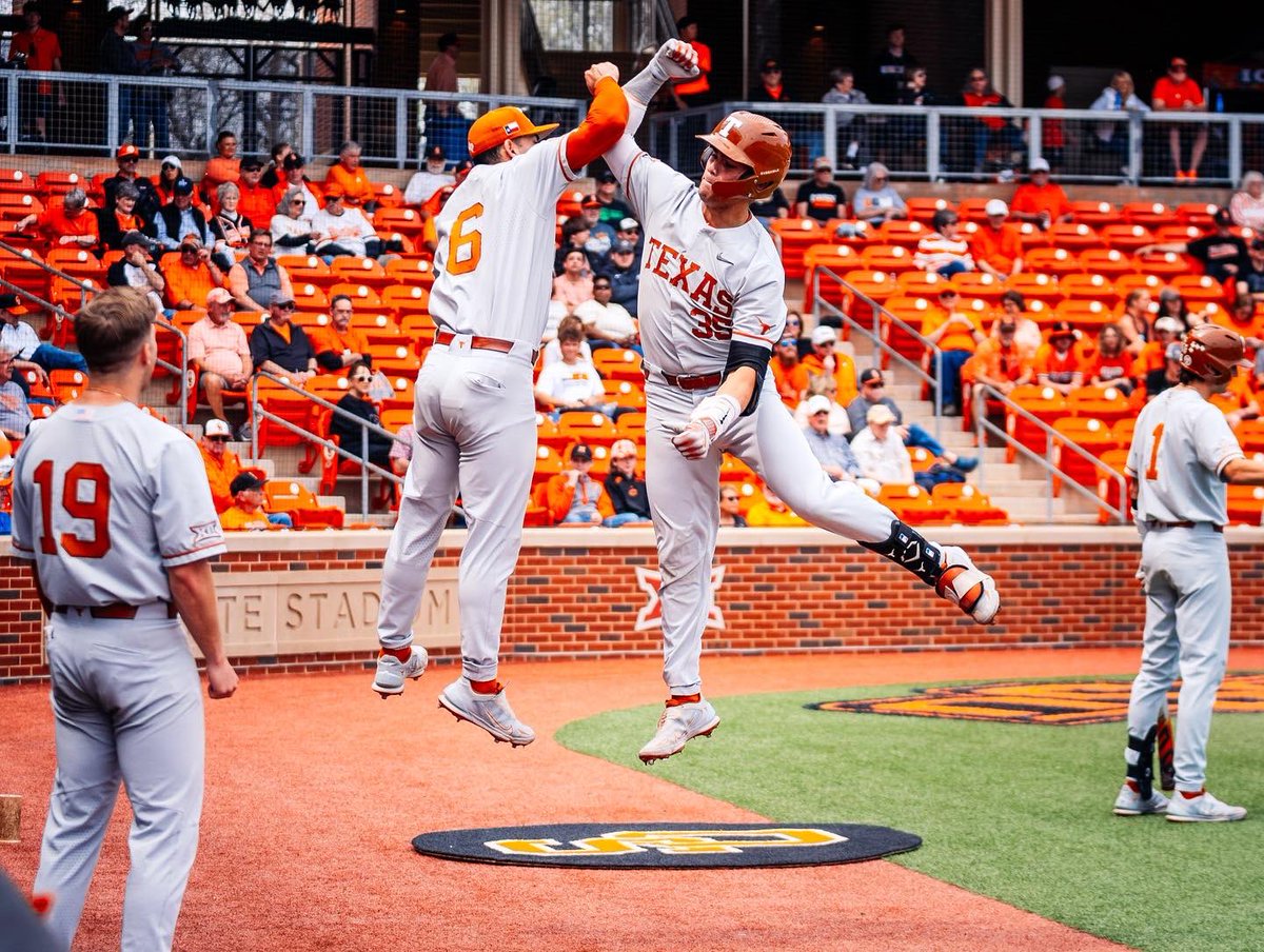 garretguill's tweet image. @mobileloaves truck volunteers hit the streets 7 nights a week, 365 days a year to provide food, clothing, hygiene products &amp;amp; other life-sustaining items to our homeless neighbors. Join me &amp;amp; @texasonefund with a donation today. #servinggoodness

mlf.org/truck-ministry/