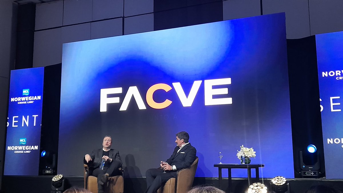 FACVE_ARG's tweet photo. ✈️ FACVE presentó #FACVEConecta con la presencia de Guillermo Oliveto. El especialista disertó acerca del contexto, el consumo y el humor social 2023.
La nota completa, en: https://t.co/6ZF1Ca6WWh
#facve #facve2023 #viajes #argentina https://t.co/uXjED0Uvrh