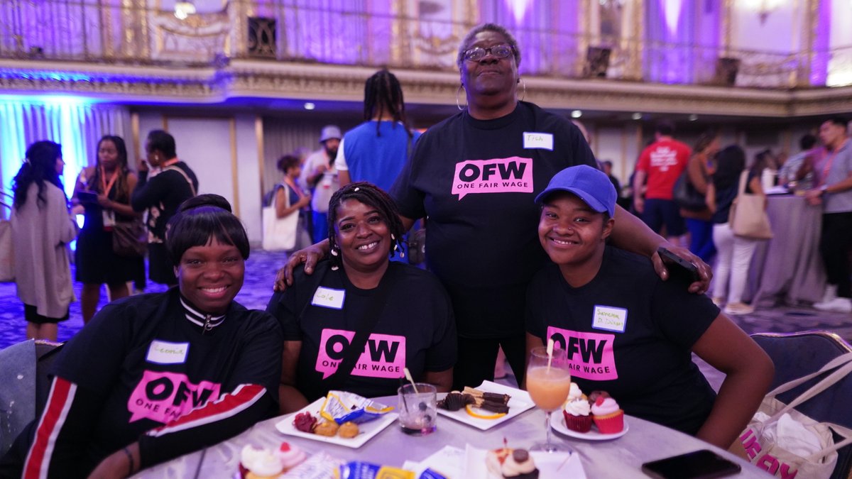 onefairwage's tweet photo. Our #ServerforanHour last night with @ChicagosMayor at @Netroots_Nation! #NN23
Electeds uplifted new #OneFairWage legislation that would require restaurants to pay tipped workers a full minimum wage plus tips on top, ending Chicagoโs subminimum wage for tipped workers. https://t.co/gynQo6boaI