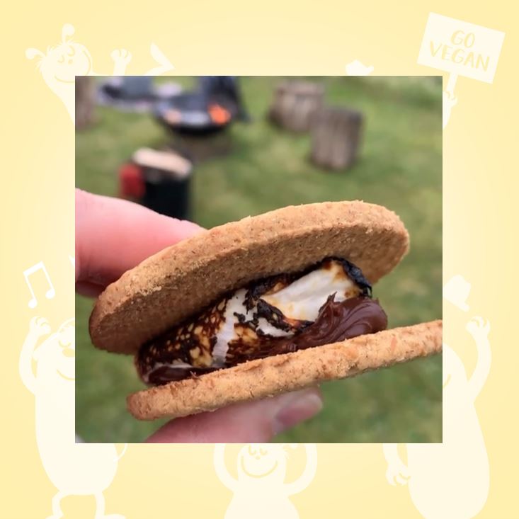 Will you be spending this rainy Friday evening indulging in our Free From Fellows Mallowy goodness? If so, be sure to tag us. #numberoneveganmarshmallows #bestsellingveganmarshmallows #vegan #vegansweets #vegetarian #sweets #whatveganseat #freefromfellows #veganmallows #smores