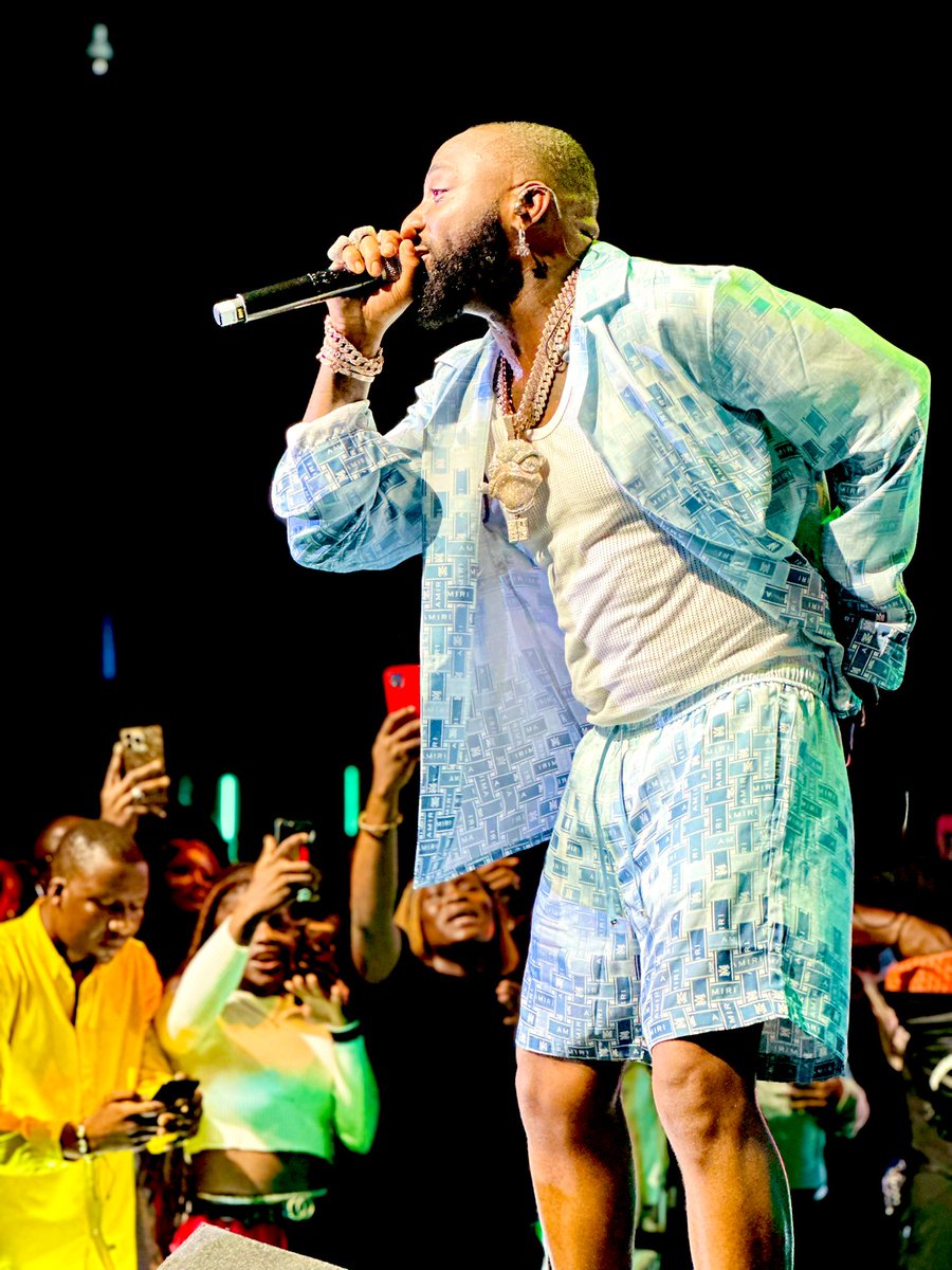 shegzzy2020's tweet photo. @davido 001 to the world 🌎 https://t.co/vSy7iaU7zf