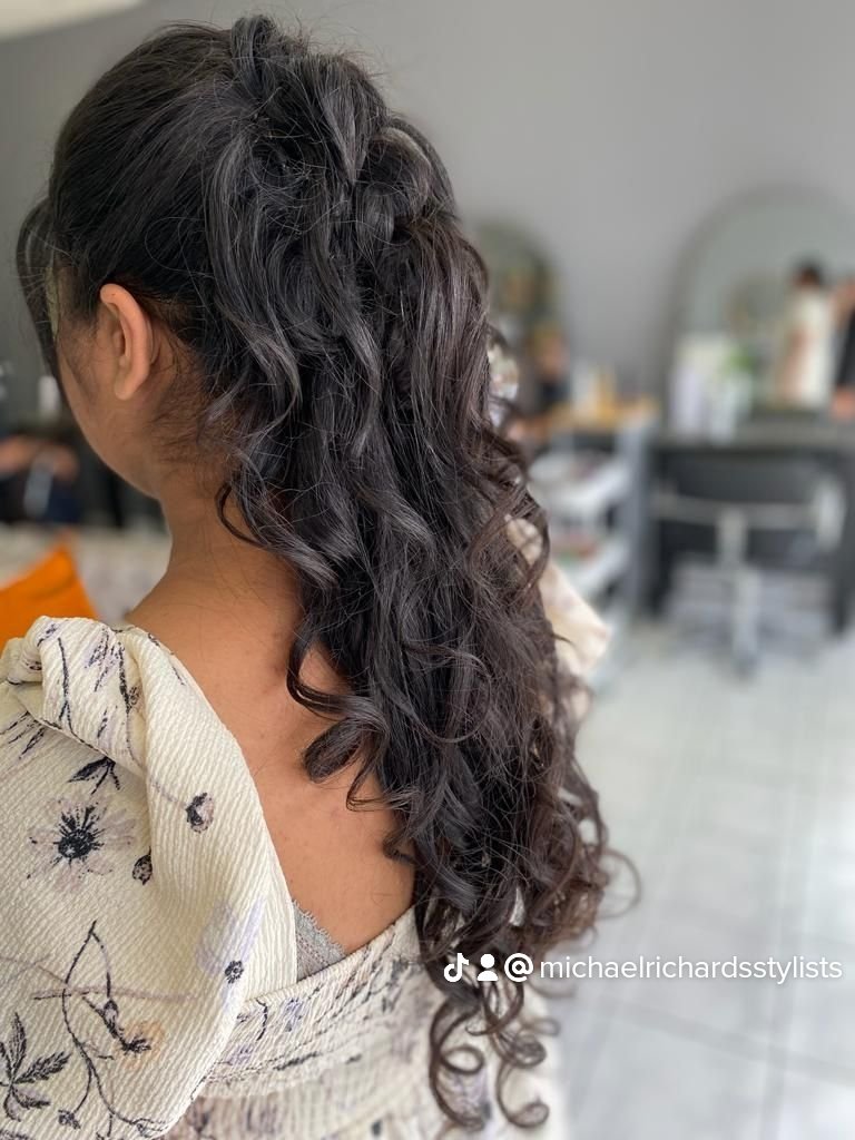 michaelrhair's tweet image. Here are a few of our beautiful prom hairstyles we have created in the last few weeks. 

All of our clients looked beautiful. 🧡

#Hairinspo #prominspo #loreal #K18 #Ipswich #MichaelRichards