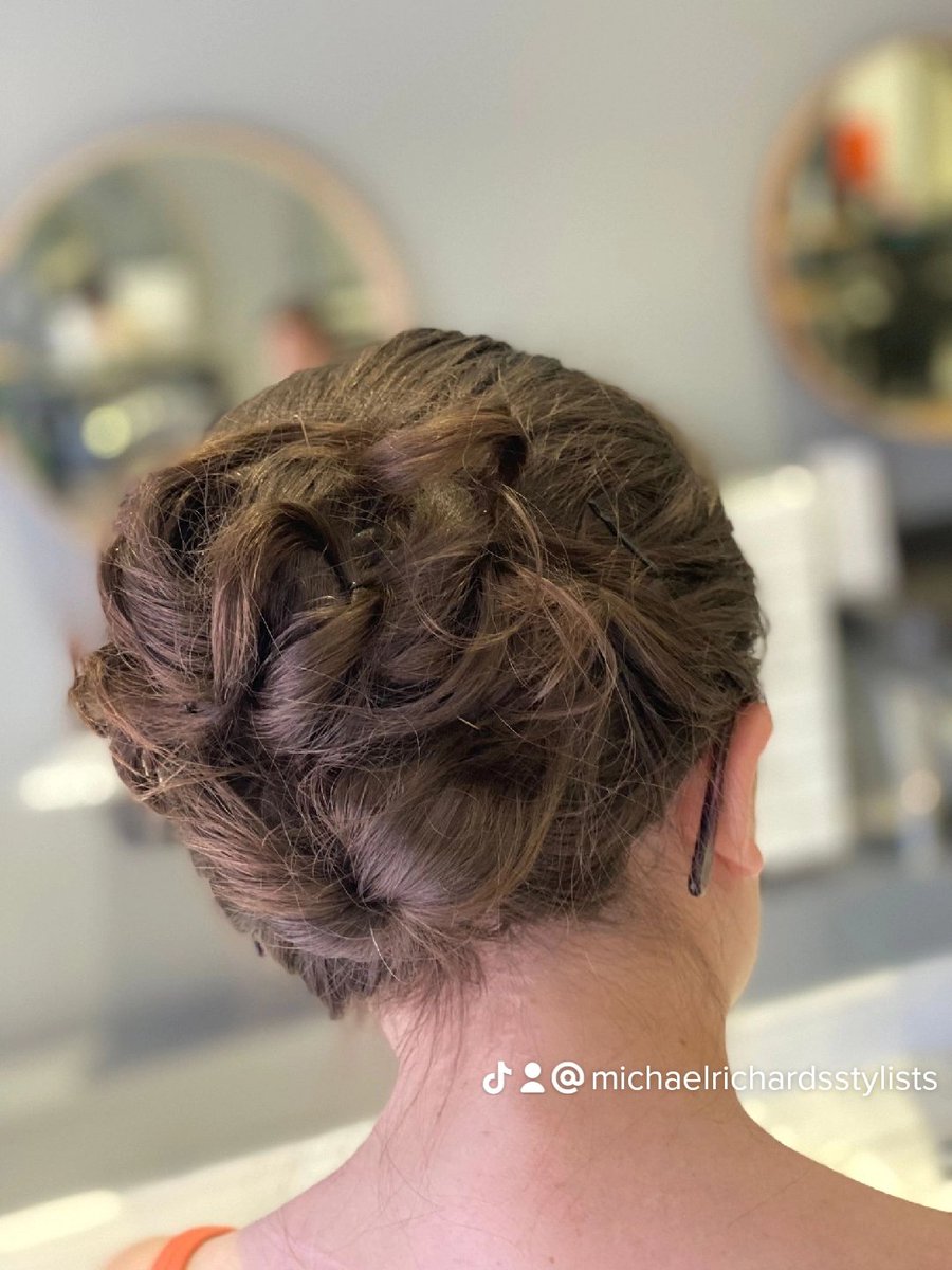 michaelrhair's tweet image. Here are a few of our beautiful prom hairstyles we have created in the last few weeks. 

All of our clients looked beautiful. 🧡

#Hairinspo #prominspo #loreal #K18 #Ipswich #MichaelRichards