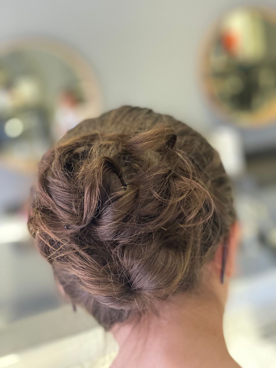 michaelrhair's tweet image. Here are a few of our beautiful prom hairstyles we have created in the last few weeks. 

All of our clients looked beautiful. 🧡

#Hairinspo #prominspo #loreal #K18 #Ipswich #MichaelRichards