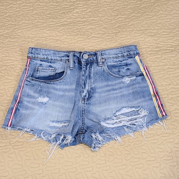 BWorldBoutique's tweet photo. So good I had to share! Check out all the items I'm loving on @Poshmarkapp from @eardot860 #poshmark #fashion #style #shopmycloset #blanknyc #rebeccataylor: https://t.co/pEXaiL61et https://t.co/j53sNsSC7a