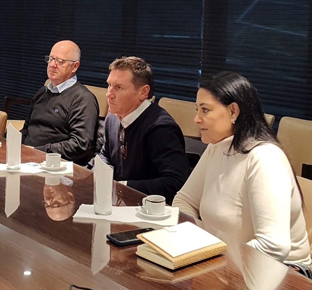 SoherElSukaria's tweet photo. Productiva reunión con la @camarcocba, donde intercambiamos ideas y dialogamos sobre las propuestas que tenemos junto a @rodrigodeloredo para que #Córdoba pase al #ProximoNivel.
Gracias a su Pte Luis Lumello y demás autoridades por recibirnos. https://t.co/8cAC5FDF07