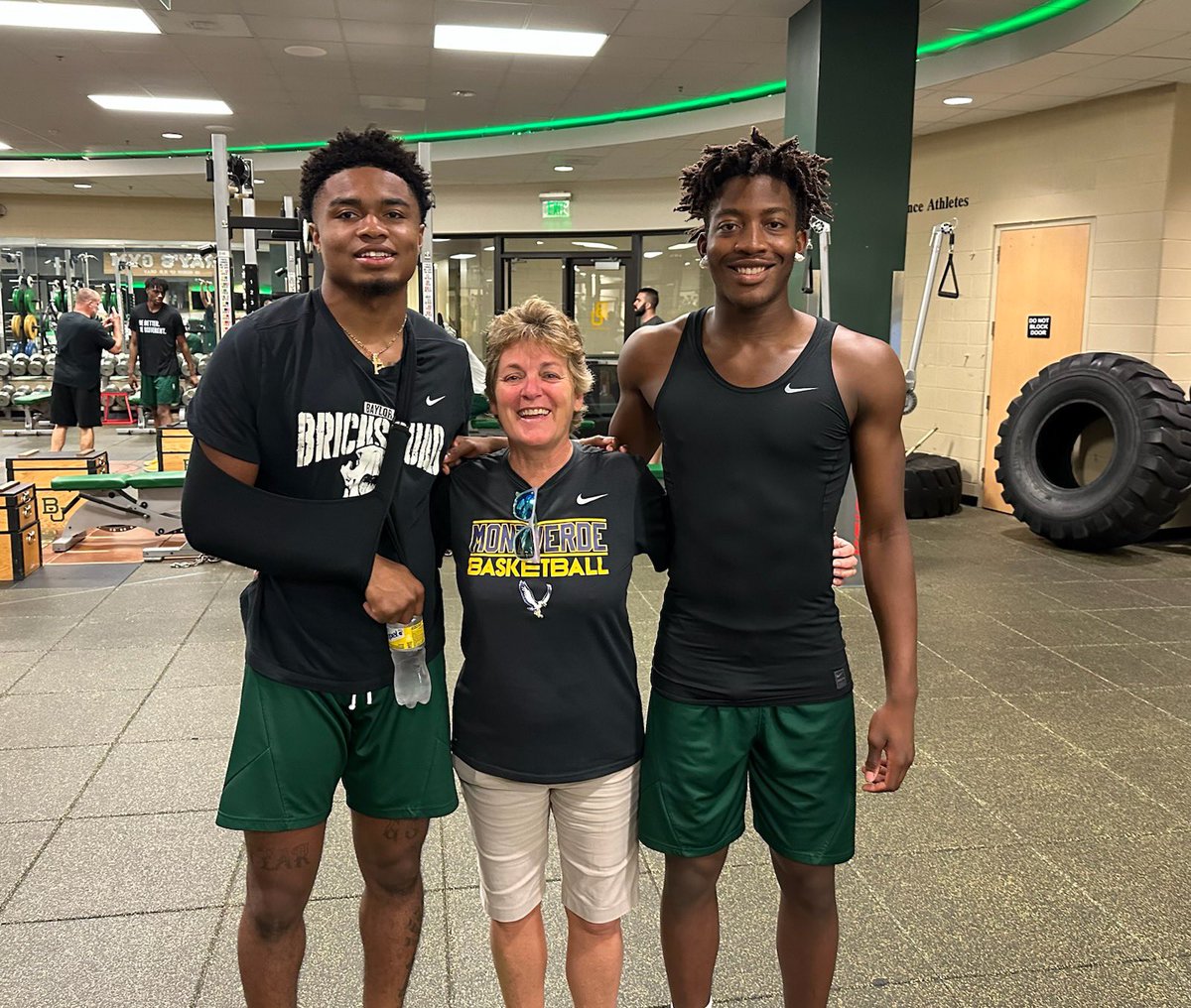 Our Director of Basketball Operations Michele Story got to make a stop at Baylor to see MVA Alums Omar and Langston!!! FAMILY https://t.co/ApwON5ZEgb